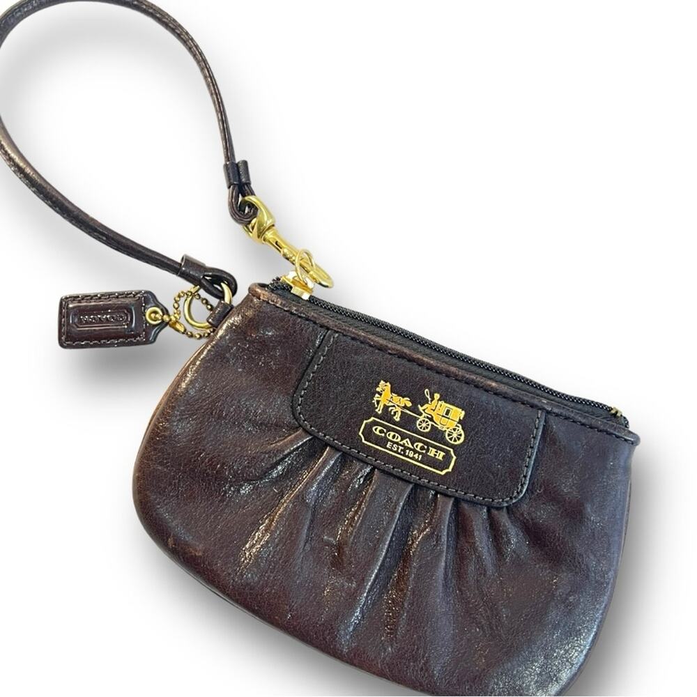 COACH WRISTLET in brown leather with Gold Tone hardware and COACH LOGO TAG - Picture 14 of 16